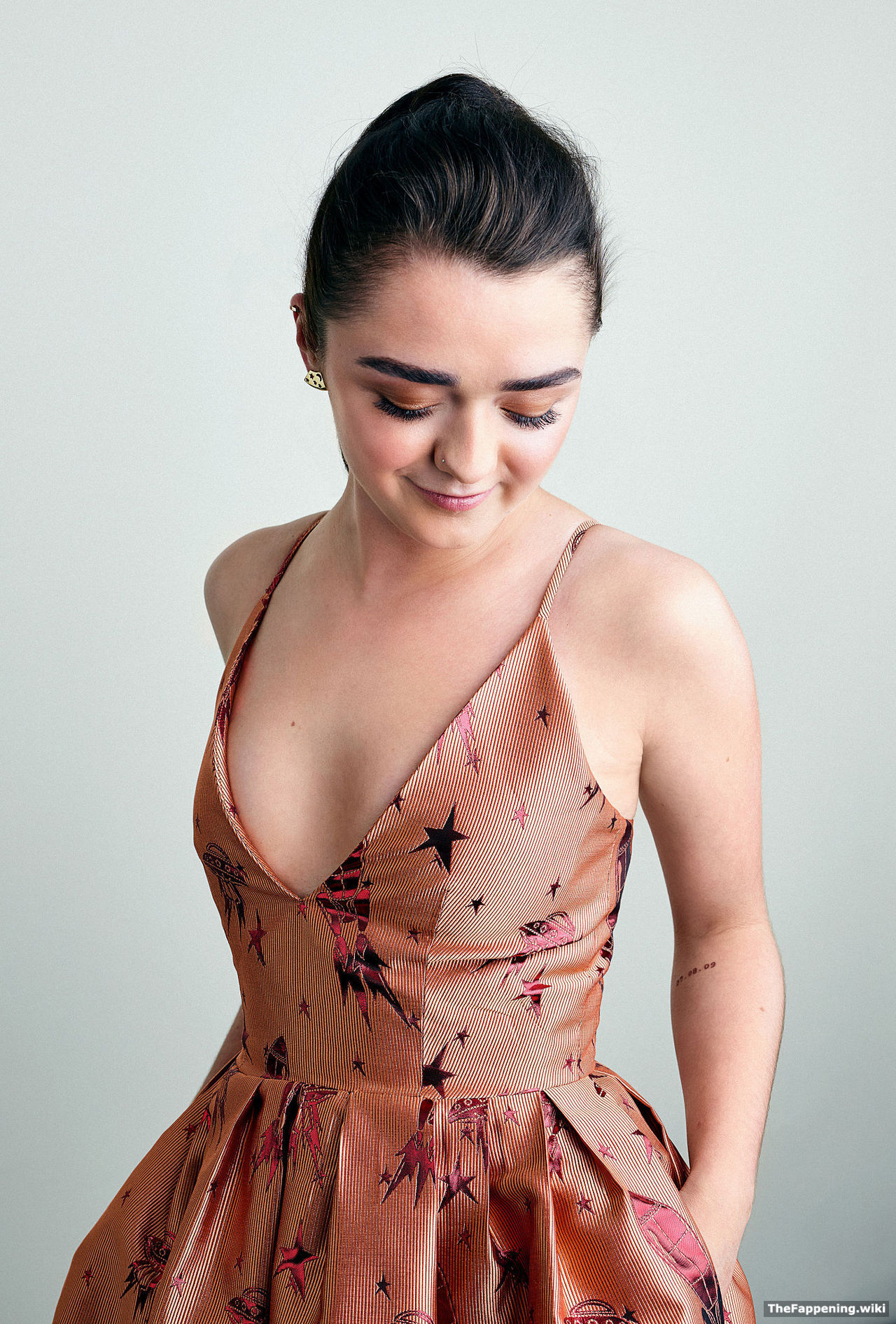 Maisie Williams Nude Pics & Vids - The Fappening